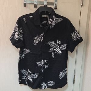 Kenneth Cole Reaction Black Shirt with White Palm Design